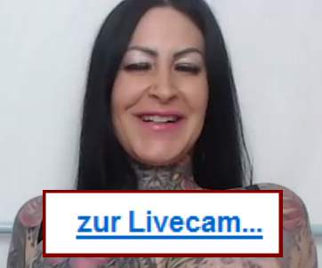 Das deutsche Webcam-Girl 70fanna ist von Kopf bis Fuß tätowiert.