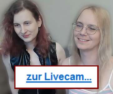 Das deutsche Lesben-Duo Lara_Tristessa vor der Webcam.
