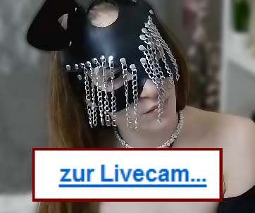 Camgirl Tinyemmade verbirgt ihr wahres Ich.